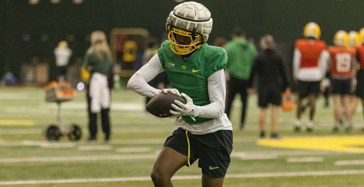 Photos of Oregon's 12 early enrollees from Friday's CFP Quarterfinal practice
247sports.com/college/oregon…