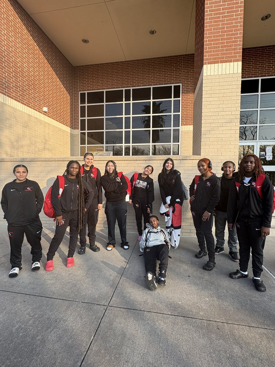 Brazosport Holiday Classic 🎄🎁 
2-0 today, W against Brazosport &amp; Galveston Ball ✅
Good job ladies 🏀👏🏼