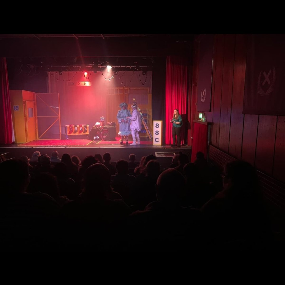 DanielleRennie8's tweet image. My first time interpreting a panto ✅️ So much fun and laughter!! 
I can&apos;t believe how lucky I am to have the best job in the world and have these amazing opportunities! 
Next up ... Beauty and The Beast, coming April 2025 💛
#BSLinterpreter 🤟