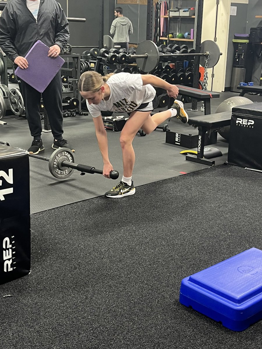 WelchEmma's tweet image. Working to get stronger and faster this off-season!!🔥💪 Thanks Nick!! @ElevateUPerform 
#IPFPRIDE #OnTheGrind #IPFlife 
@IowaPremierFP @OliviaHPaz1997 @SunilSportsNews @LineDsoftball @CoastRecruits @DiehlLindsay @CoachLarissaA