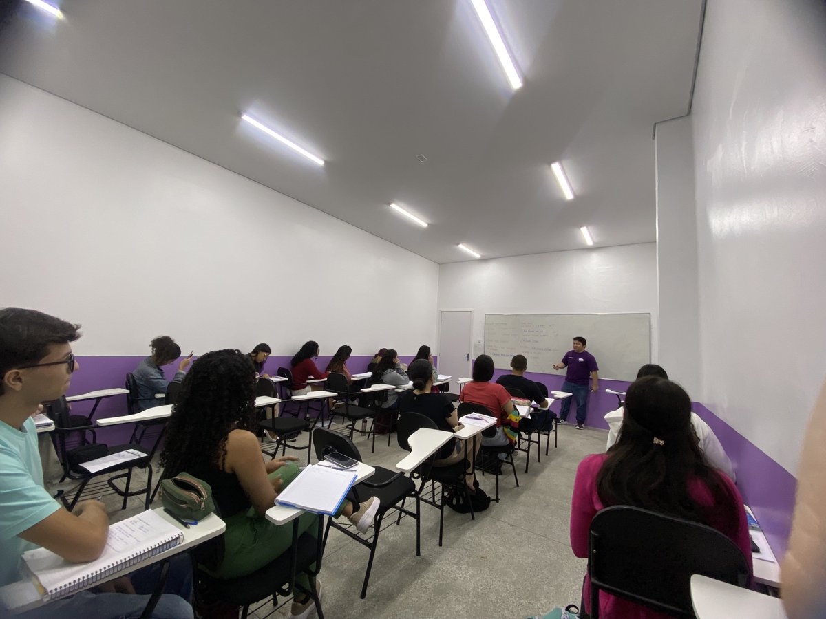 lazuedu's tweet photo. Além disso, a Lazuedu conta com uma estrutura completa e localização privilegiada. Temos salas confortáveis, cabines de estudos, turmas reduzidas e professores especialistas nas bancas do norte! https://t.co/JqaG3xaPjA