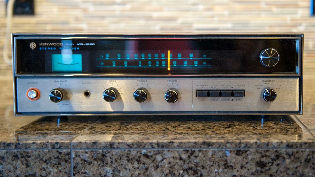 jamesbenoitx's tweet image. Apologies my Yacht Rock reaction video won&apos;t be coming out today.  Want to take time to get it right.  Plus I got the rare opportunity to catch up with some old friends.  In the meantime the Kenwood KR-2120 is one of my favorite looking receivers.