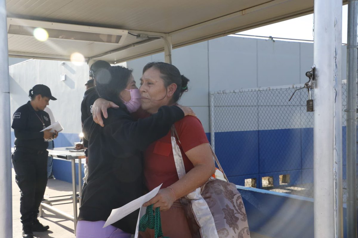 CentroProdh's tweet photo. 🎉 Celebramos la libertad de Jovita Herrera Ramos 🎉

Tras 10 años de injusticia, Jovita, mujer Mixteca víctima de tortura y detención arbitraria, logró su libertad. Abraza hoy a su hija y nieto

¡Por ella y por las que aún esperan justicia como Keren Ordóñez, en Tlaxcala! https://t.co/asaZpQq3CR