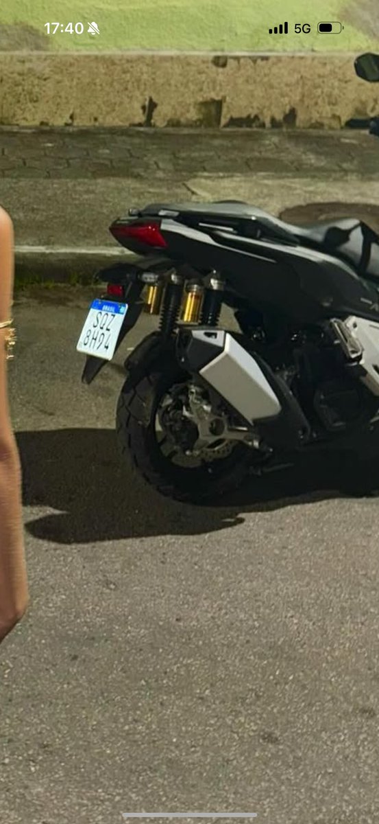 ESSE É O MOMENTO DE VOCÊS ME AJUDAREM. FUI ASSALTADA, MOTO ADV VERDE PLACA SQZ 8H94, iPhone 15PROMAX compartilha muito pra me ajudar 😭😭😭