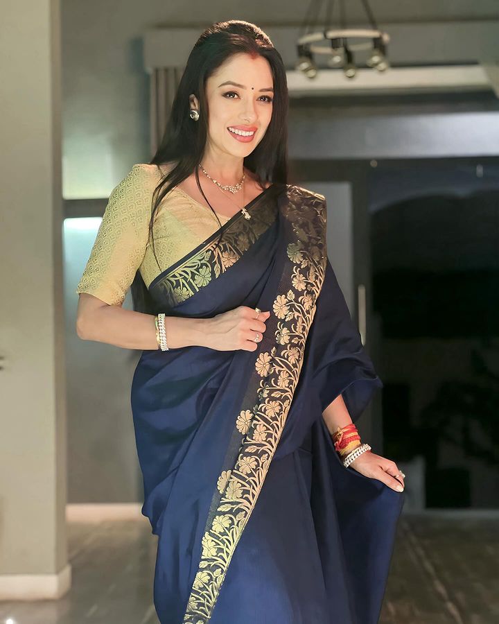 Rups_phile's tweet photo. @TheRupali Day356
Manifesting @TheRupali ji's dream to share screen space with The Amitabh Bachchan ji gets fulfilled in 2024🤞🧿💫
#AnuJoshi
#RupaliGanguly
#RupaliGangulyEra
#ProudRupalian
#AmitabhBachchan https://t.co/ORWuW3yPfx