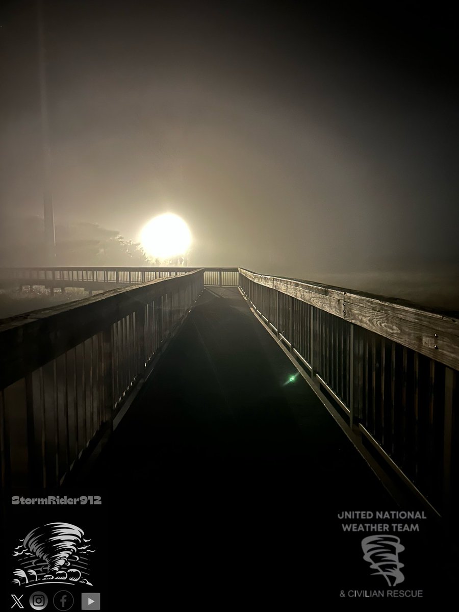 StormRider912's tweet photo. Just a little foggy out tonight, more dense in certain areas, still if you’re out driving anywhere from #TybeeIsland to #PoolerGA please use caution. #GAwx #GAwxCond #WxAlert 🚨UNWT🚨@NWSCharlestonSC @jnelsonWJCL @WSAVAlysaC @AndrewGortonWx https://t.co/8BVywxpcM6