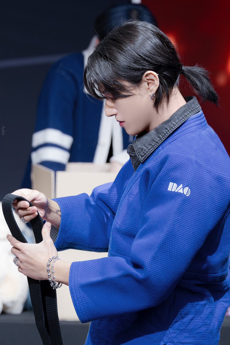 241227 메이크스타

🖤💙

#에이티즈 #우영 #ATEEZ #WOOYOUNG