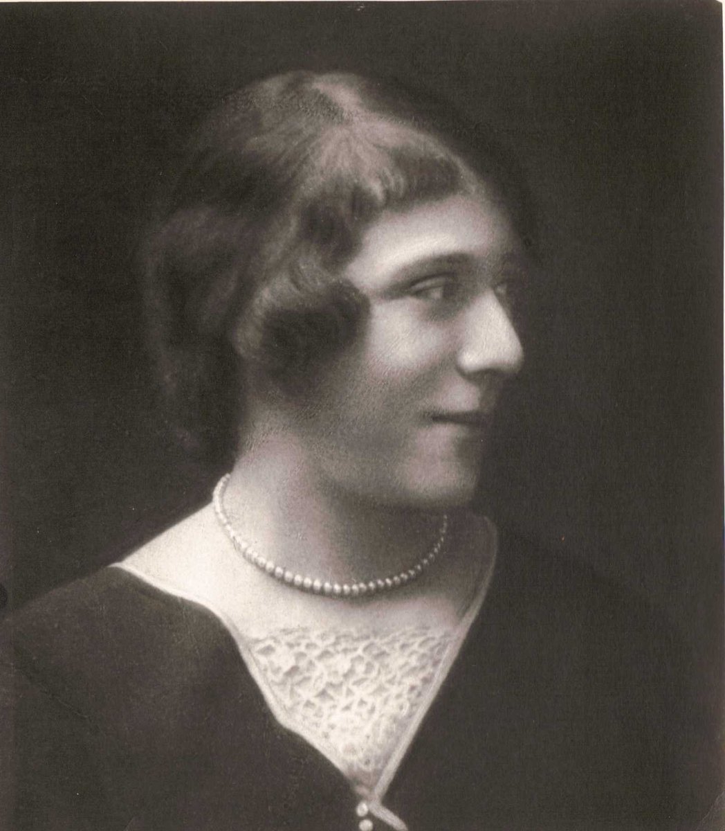 28 December 1885 | A Dutch Jewish woman Philippine de Ploeg was born in Amsterdam.

She was deported from #Westerbork to #Theresienstadt on 20 January 1944 &amp; from there on 9 October she was transported to #Auschwitz. Most likely she was murdered in a gas chamber after selection.