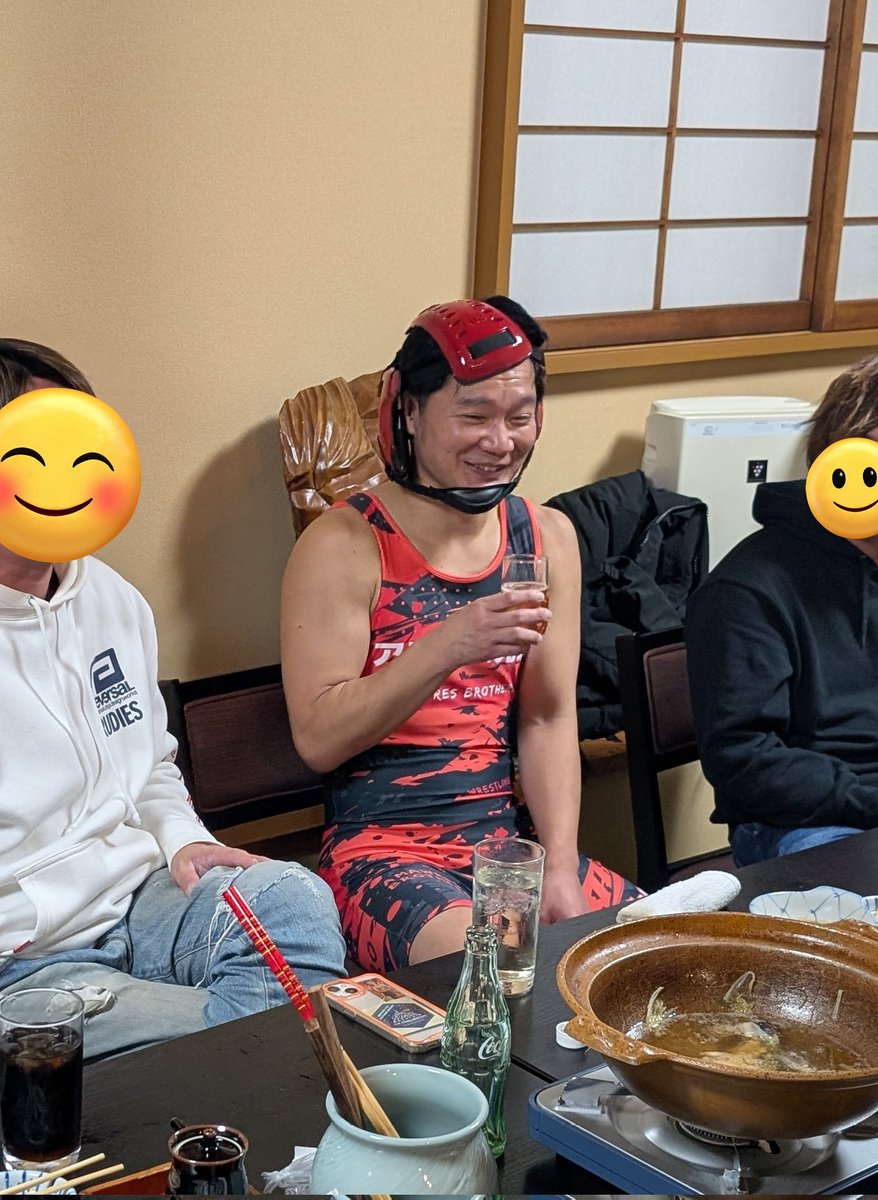 wrestlingmanzai's tweet photo. レスリング芸＆なんくるイリュージョン余興に最高のコンボです✨
#寿司屋でレスリング
#太郎の普段着👗 https://t.co/hQYL3U9yL5
