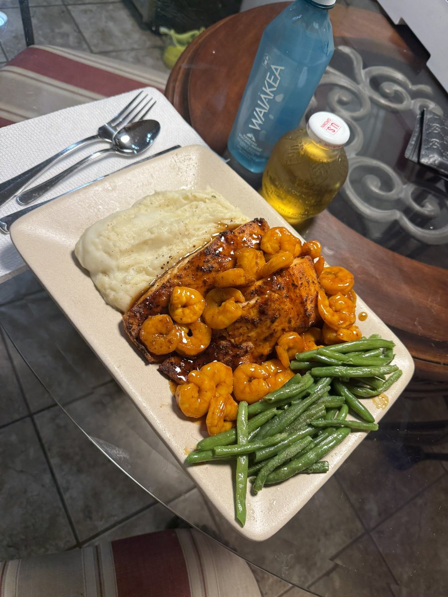 BRob_2323's tweet photo. Man ain’t no place like home. My pop stay on it.
Home for the break back to Training good and eating extremely good. #SalmonAndShrimp #OrangeSpicyGlaze.
#TeamWorkMakeTheDreamWork @CharitiesForKY @nil_athlete @The15Club_nil #33OBoyz #BBNNation #BuildToPlayBuiltToLast #IWillNotBeOutWork #AthleteLife #MyDay #BeDifferent #StayReady #AthleteLife #MyDay #BeDiffrent #BuiltToLast @UKFootball @UKCoachStoops @vincemarrow @CoachWhiteFB @Bigstew9 @KSRonX @plaeglobal @UKCoachEd @UKCoachHill @FeetHipsHands @ChuckTrained @rawtalentsport1 @Kstaff07 @MonteSanders @BCollierPPI @gabrieldbrooks @RoushKSR @AllenTrieu @MickWalker247 @TheUCReport @CSing57 @SWiltfong247 @CraigHaubert @BFBaumgartner @ChadSimmons