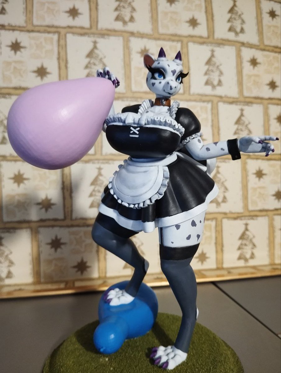 A friend gifted me this Amazing sculpt from "Maid Connie", its rly cute