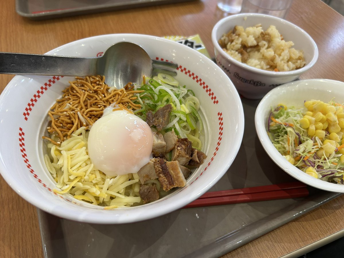 tsunomachi's tweet photo. スガキヤのベビースターまぜそば特別セットを津イート
いつもとちがう太麺とスープにトッピングのベビースターが新感覚。コロチャーうまし。
数量限定のスーち���んコラボベビースターは安定のおやつカンパニー久居工場製！ https://t.co/5QXfYKjYAW