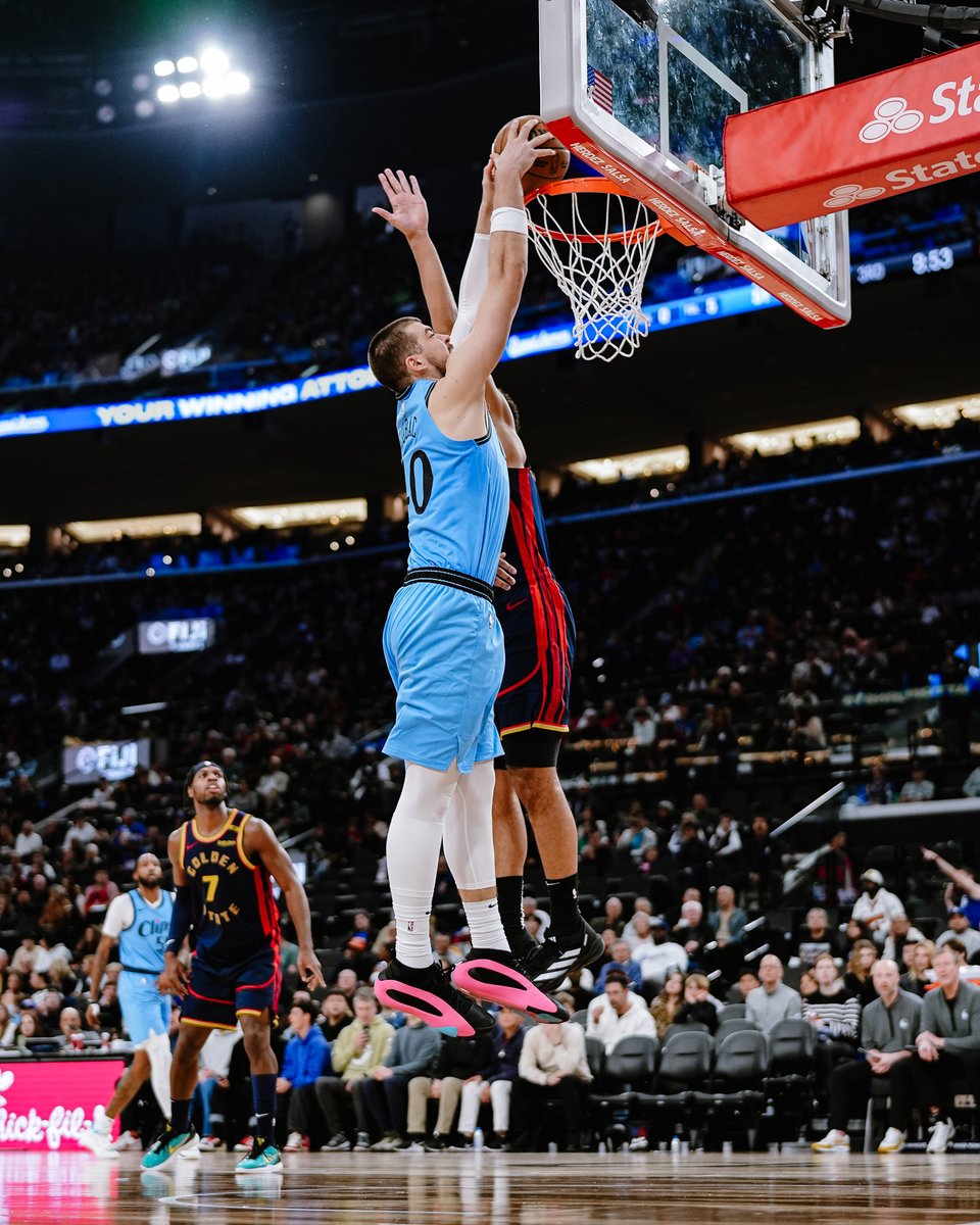 LAClippers's tweet photo. MONSTER DUNK 😱

Vote #NBAAllStar 🌟🗳️ https://t.co/QWOBIWBHr4 https://t.co/TiZJu5wrwR