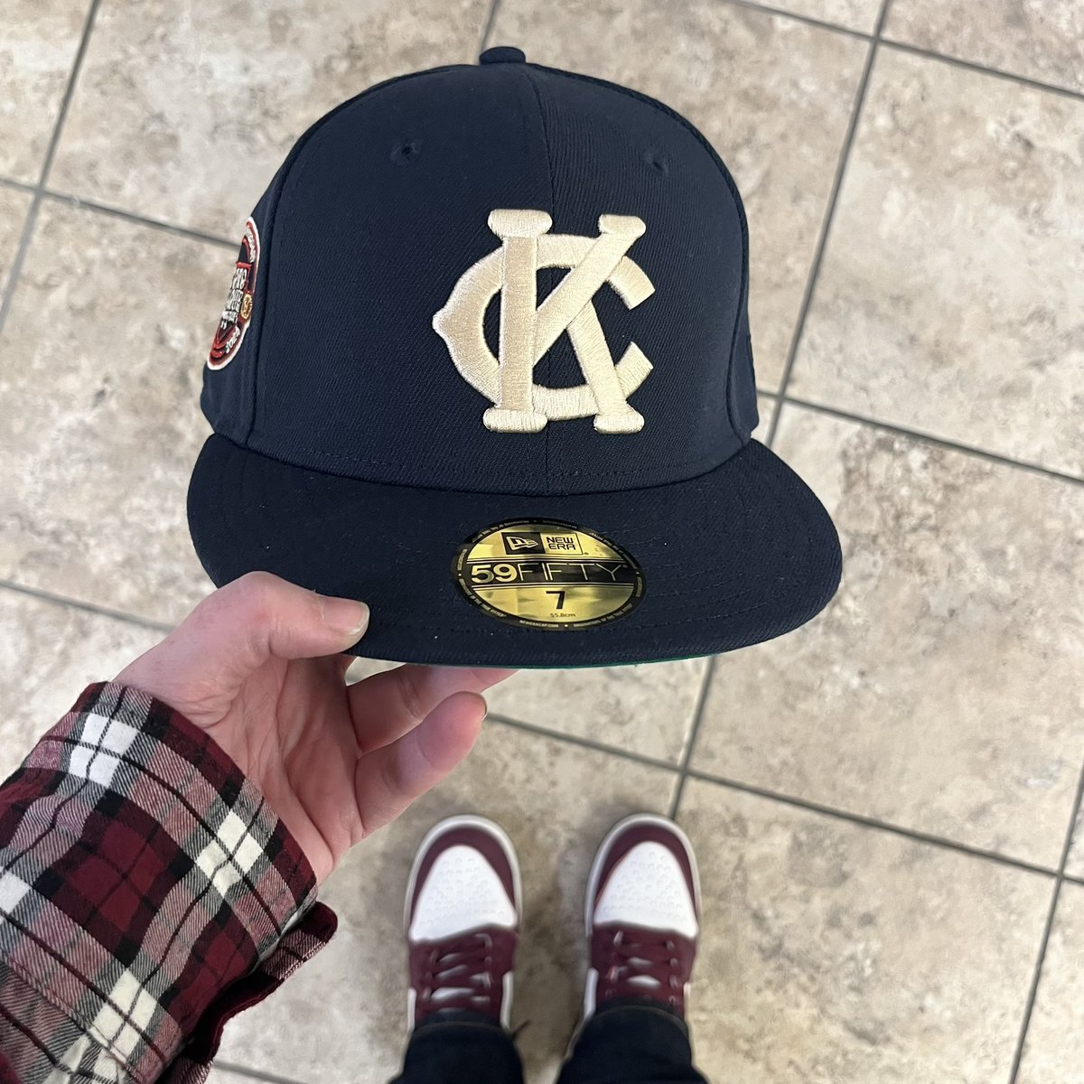 jaylaw22's tweet photo. 362/366
#kicksandfits #kicksandcaps #jordan1high #jordans #fittedroyalty #teamfitted #neweracap #59fifty #flyyourownflag #committedtothefitted #ladiesrockfitteds #hypebeastkc #hotd #hatoftheday #fotd #kotd #rockyourkicks #uhc18 #foreverroyal #monarchs #nlbm #hatclub #goodgreen https://t.co/Ed3noE7WhA