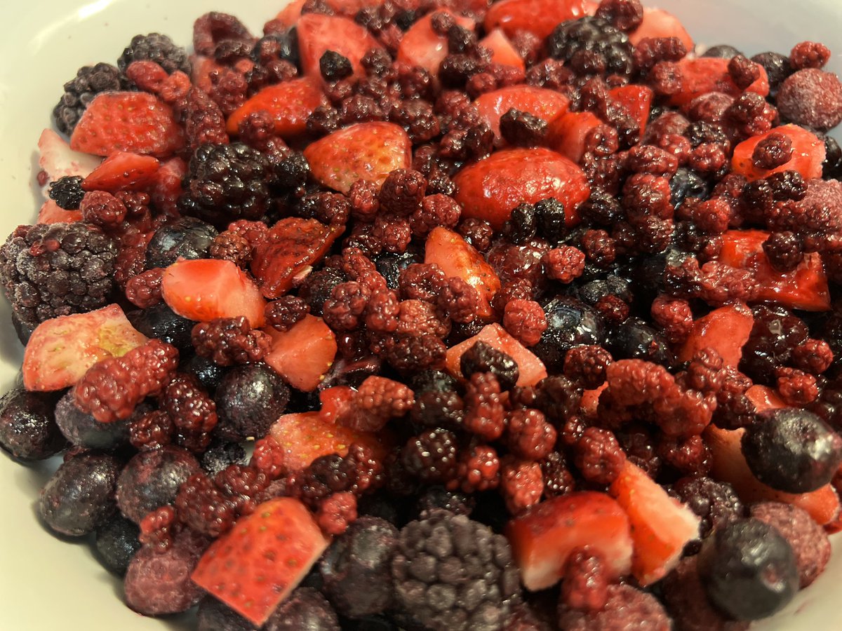 Hope you are having a happy and safe holidays 🎄☃️

Grateful to be celebrating in BC. Hot Chocolate Porter out of the Krampus glass (Strange Fellows)! Alongside cobbler I made with berries I picked and froze, mixed with local farmed. 

The tiny blackberries are native ground