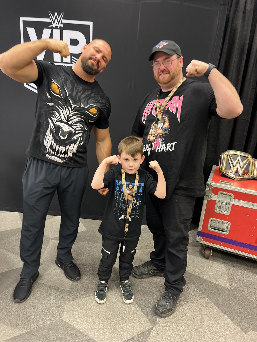 sixty2cr's tweet photo. #WWEPittsburgh https://t.co/ZqbXvLAPfT
