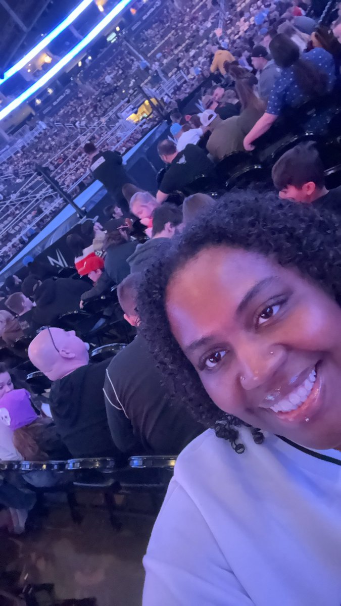 keetheflyest1's tweet photo. WWE HOLIDAY TOUR!!! #WWEHolidayTour https://t.co/pXq8Gyx9QD