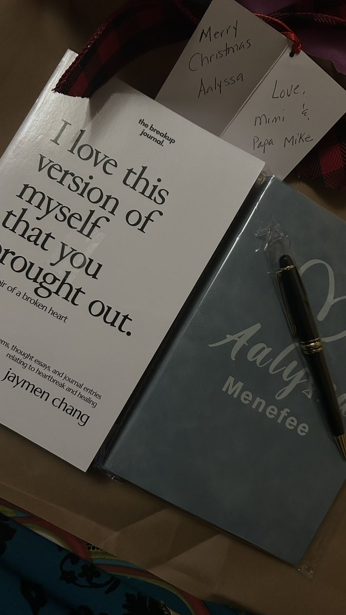 abeenreal's tweet photo. tweet entry 23: this is what i love and adore. she asked me what i wanted, i told her, and she got me exactly what i wanted most. i’m so thankful. if everyone moved like this friend or boyfriend, gift giving would feel so much more meaningful and appreciated 🥺🩷🫶🏽 https://t.co/VVL3xcdu41