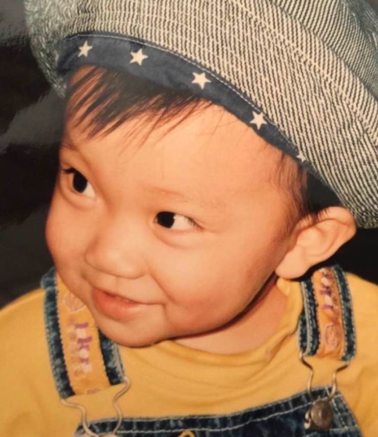 foo_shua's tweet photo. a carat asked Shua what his mom thought when she was parenting him as a child. Shua said he almost never cried, was always laughing, and behaved very well. https://t.co/AeAsLHajkb