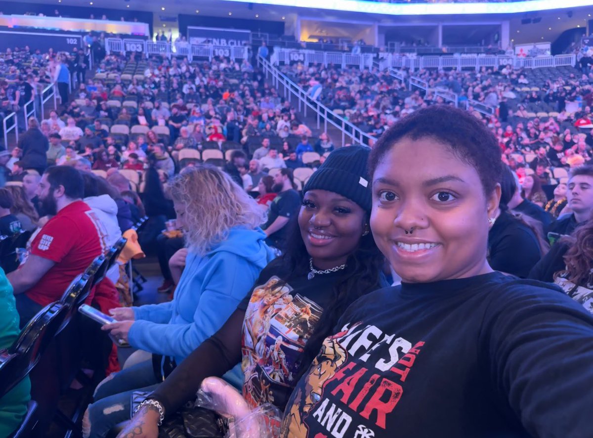 _nmjt_'s tweet photo. YEET CITY baby! 😎 #WWEPittsburgh https://t.co/AljBiweWhQ
