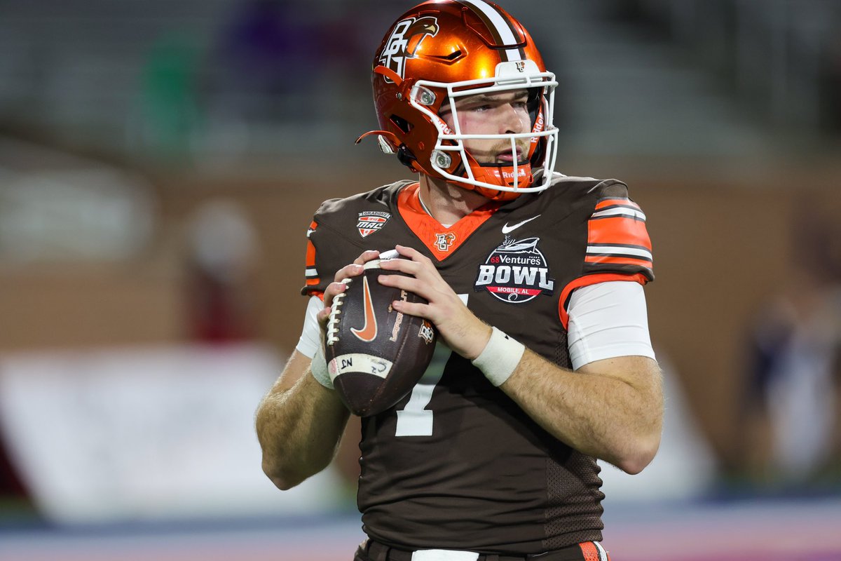 BGSU Football (@bg_football) on Twitter photo ๐๐๐ฌ๐จ & ๐๐ค๐ฉ๐๐จ:
<a href="/BazelakConnor/">Connor Bazelak</a> is the 10th Falcon quarterback to throw for 3,000+ yards in a season. He finishes the 2024 campaign No. 9 all-time in program history in single-season passing with 3,044 yards. ๐๐๐ฌ๐จ & ๐๐ค๐ฉ๐๐จ:
<a href="/BazelakConnor/">Connor Bazelak</a> is the 10th Falcon quarterback to throw for 3,000+ yards in a season. He finishes the 2024 campaign No. 9 all-time in program history in single-season passing with 3,044 yards.