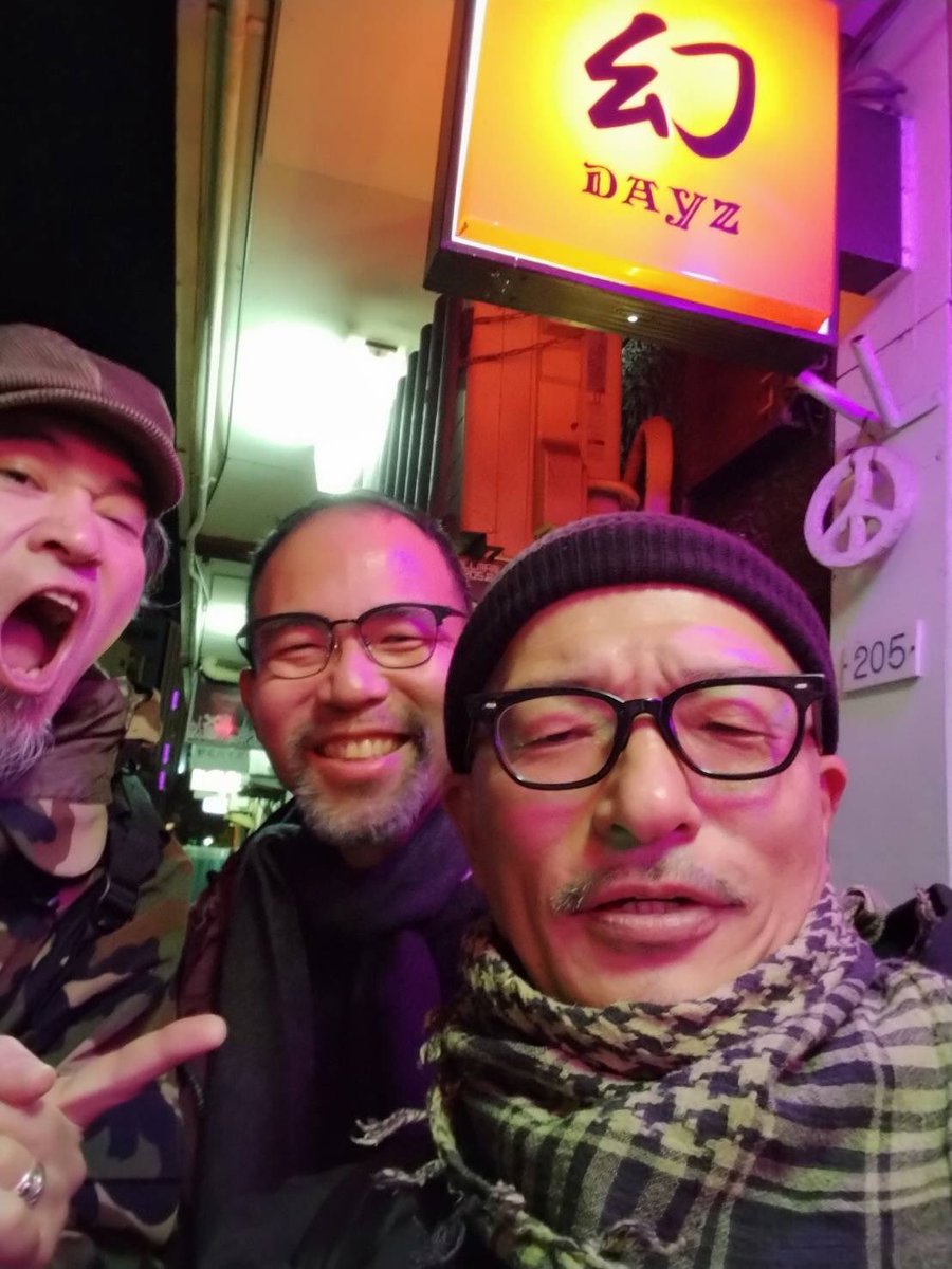 shifteryoshiki's tweet photo. 26日はBREAKfASTのボーカルと一緒に、ECHOのボーカルの店で飲んでたw

#幻dayz https://t.co/oeTyo4F8xa