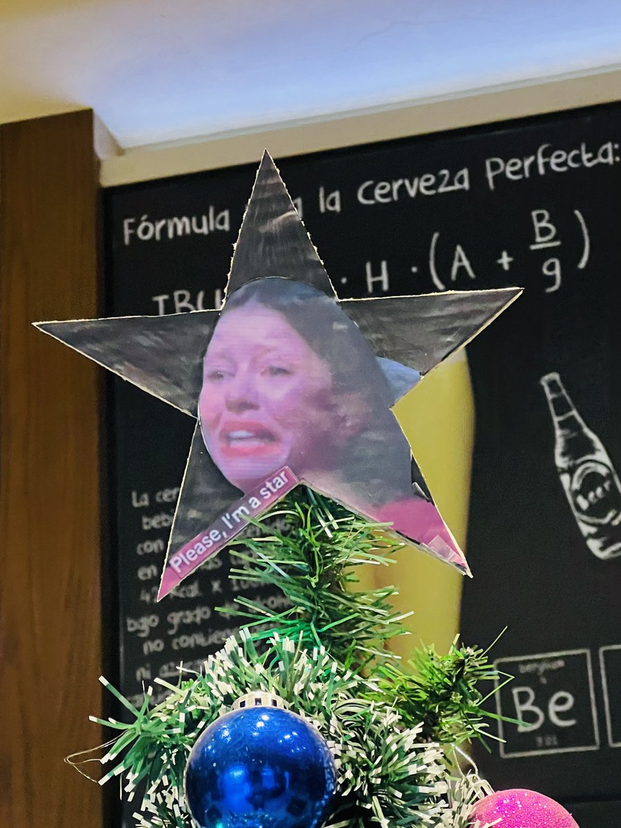 Manucorniio's tweet photo. My Xmas tree 🎄
PLEASE, I'm a star
#Pearl #X #MaXXXine #XTrilogy #MiaGoth https://t.co/i32GGtjaWX