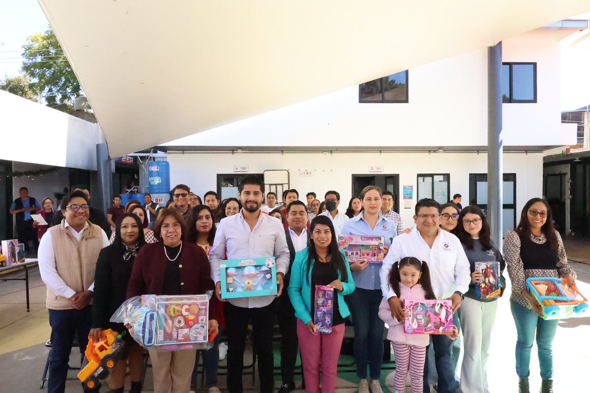 DIF_Oaxaca's tweet photo. En equipo con @HonestidadOax, así como Carnes CRUVI, ayudaremos a los #ReyesMagos a llevar alegría a las niñas y niños de las localidades de alta y muy alta marginación, a quienes entregaremos juguetes que les brindarán momentos de mucha diversión. 🎁 https://t.co/t81V2QK7Dt