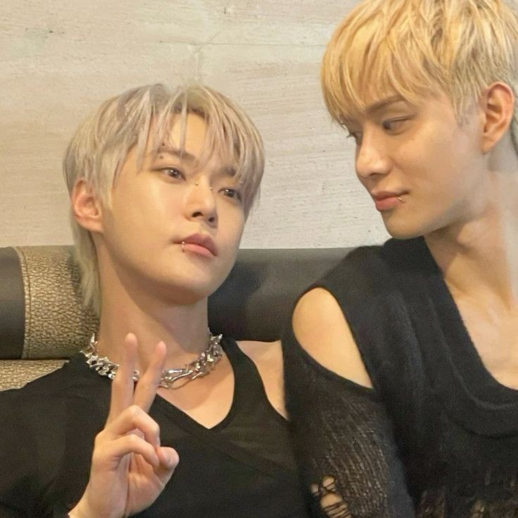 sam0ydo's tweet photo. #Luwoo &amp; #Dowoo au | Fall in Love Again

Donde Jngw está enamorado de Dyng, pero resulta que este tiene novio. Hasta que llega Lcs a su vida y anhela con toda su alma que sea la persona correcta para él. https://t.co/pj146ZV479