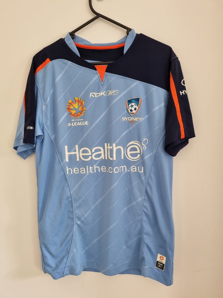 SoggFM's tweet image. Look what I found today in a market! An absolute grail find for me. @SydneyFC  05 Home jersey. Good condition too and just in time for the Big Blue tonight! That&apos;s a good omen right?
#SydneyIsSkyBlue #BigBlue #SYDvMVC