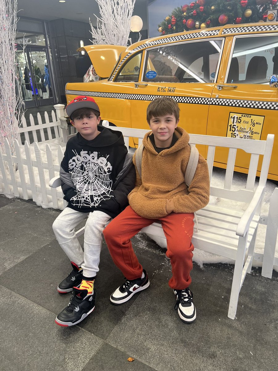 AdamAndRayan's tweet photo. Great times had by all … more adventures to come :) happy upcoming year, friends!!! #holidays #vacation #travel #familytime #familytravel #chrstmasbreak #holidayseason #holidaytravel https://t.co/bo2ouYl7mg