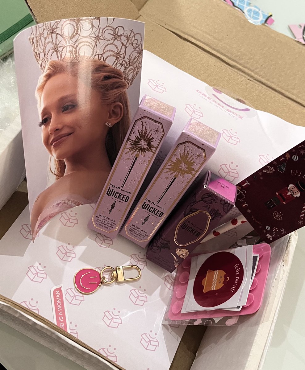 repsizzler's tweet photo. mais um pedido na @dreamboxim chegando com sucesso ✨ sempre atenciosos e com capricho. muito obrigada meninas! 🩷 https://t.co/cT74Z8GDfw