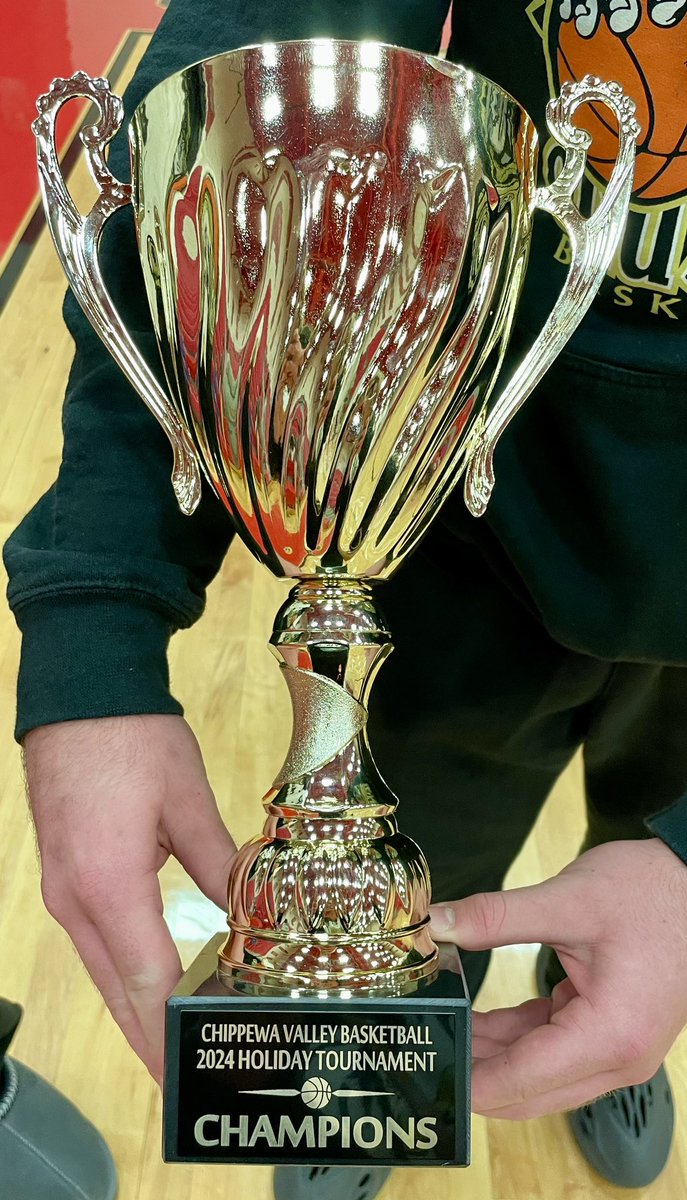 LCNbasketball's tweet photo. Nice work boys! Chippewa Valley holiday tournament champions! 
@julius___1 @11thomasbrandon @blmrm_ @Tpalmer_10 @Gregory46974645 @BrianCl22017279 @Showtime_jonas @ArberLajcaj @rickysp10140095 @ParkerLisiecki @lcnboosterclub @TheDZoneBBall @MIPrepZoneMD @HankampScott https://t.co/Axt6KIa1gi