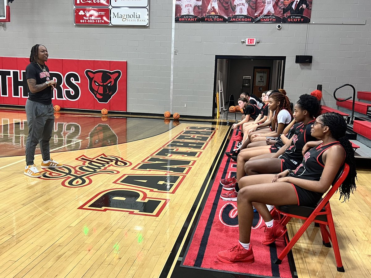 Had former Petal girls basketball ⭐️ <a href="/Kennedy_Gavin24/">Kennedy Gavin</a> stop by practice today. Thanks for the words of encouragement and we wish you the best on your continued pro career!! #WEarePETAL