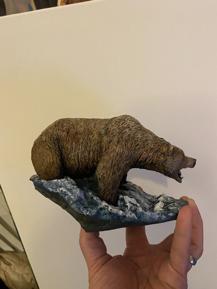 PhilipHynes9's tweet photo. Hand sculpted Grizzly bear I made. Super sculpey clay. https://t.co/hRlNrrmiPU