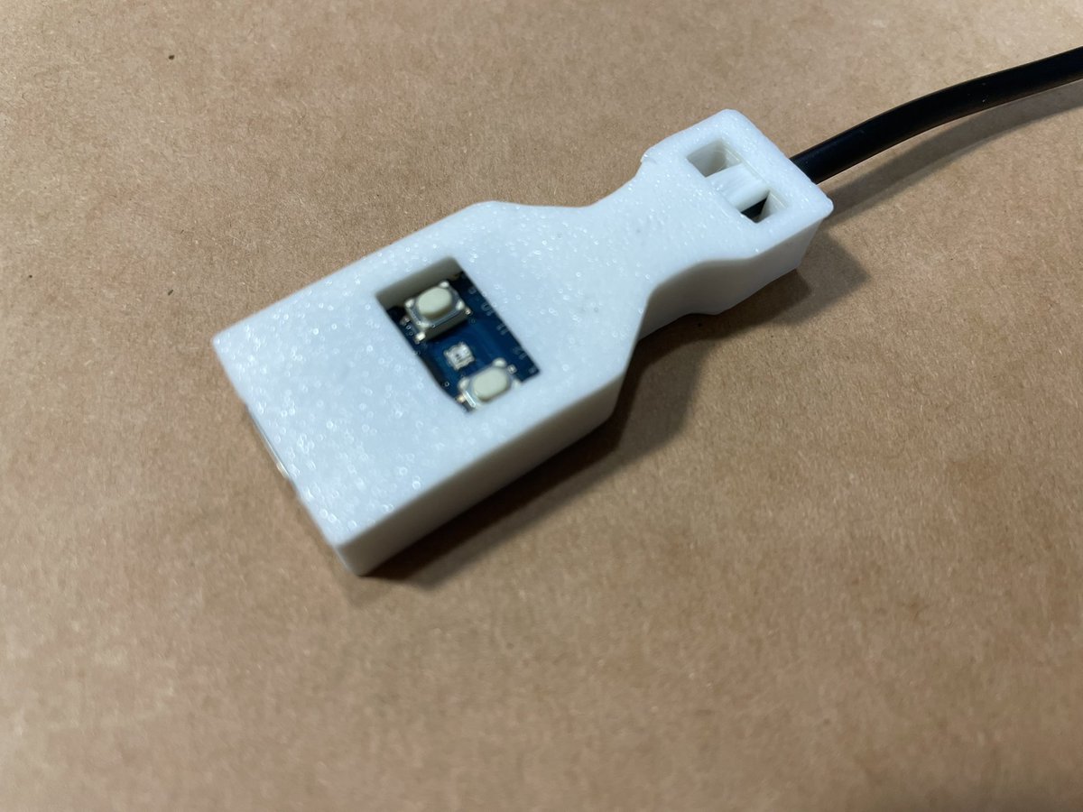 Tei513's tweet photo. HID Remapper というか、RP2040 Zero のケース作成。
USBケーブル側の穴をインシュロックで留める構造のつもりだったけど、きっちり嵌まってるんでそのままでも良さげ。
ボタンは押しにくいぐらいでちょうどよい。
#HIDRemapper #3Dprint https://t.co/orqge0YBl1