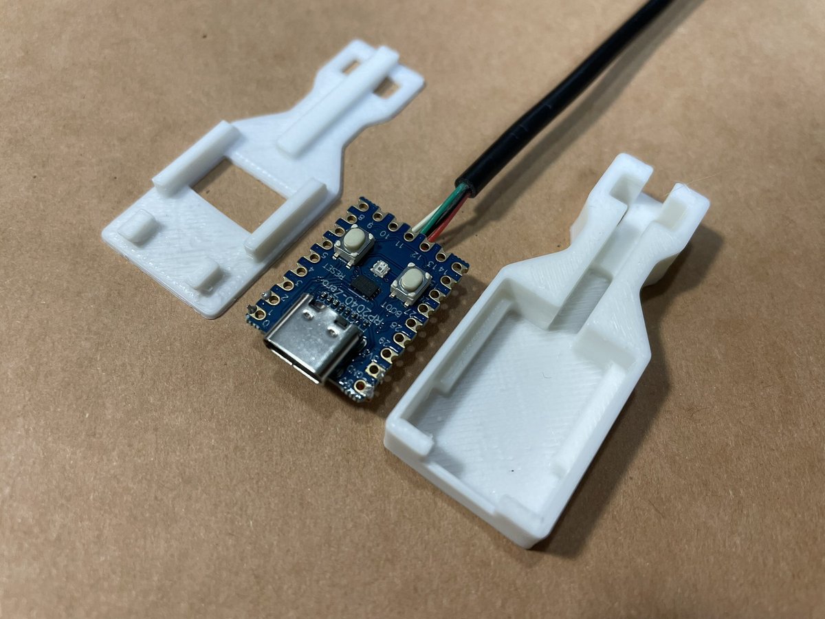 Tei513's tweet photo. HID Remapper というか、RP2040 Zero のケース作成。
USBケーブル側の穴をインシュロックで留める構造のつもりだったけど、きっちり嵌まってるんでそのままでも良さげ。
ボタンは押しにくいぐらいでちょうどよい。
#HIDRemapper #3Dprint https://t.co/orqge0YBl1