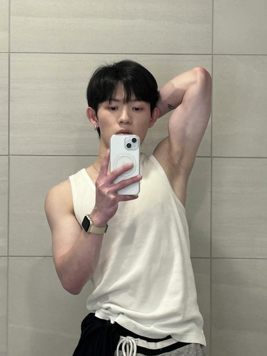 kaiboy00's tweet photo. Last night after gym 💪🏻 https://t.co/OamoJ8lgRs