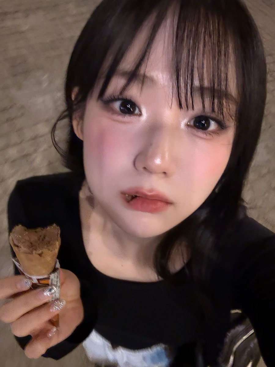 solbelbe_e's tweet image. 서연이와 아이스크림 베스트커플상 줘야되는거 아님???