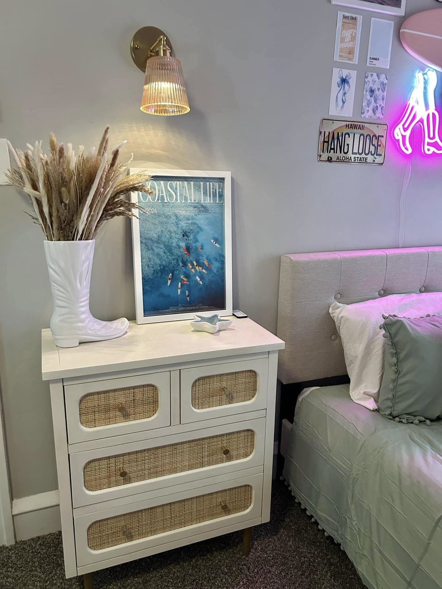 "𝗠𝘆 𝗣𝗶𝗻𝘁𝗲𝗿𝗲𝘀𝘁 𝗯𝗼𝗮𝗿𝗱 𝗵𝗮𝘀 𝗰𝗼𝗺𝗲 𝘁𝗼 𝗹𝗶𝗳𝗲!!!" 💝 #Thanks to the amazing #volunteers at #SpecialSpaces #Cleveland, Maia's vision became a #dreambedroom reality perfectly blending coastal decor with a touch of cowgirl flair. 🤠🏄‍♀️.