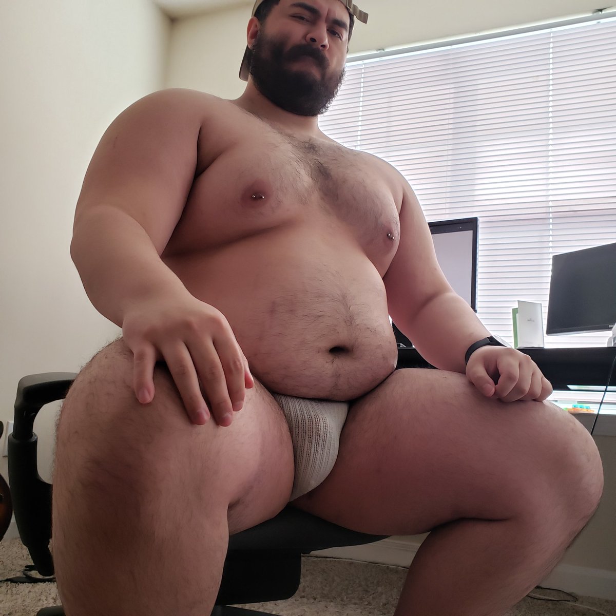 averagecub's tweet photo. Need a boy to give me a tongue bath after coming home from the gym https://t.co/71me5wR2oZ