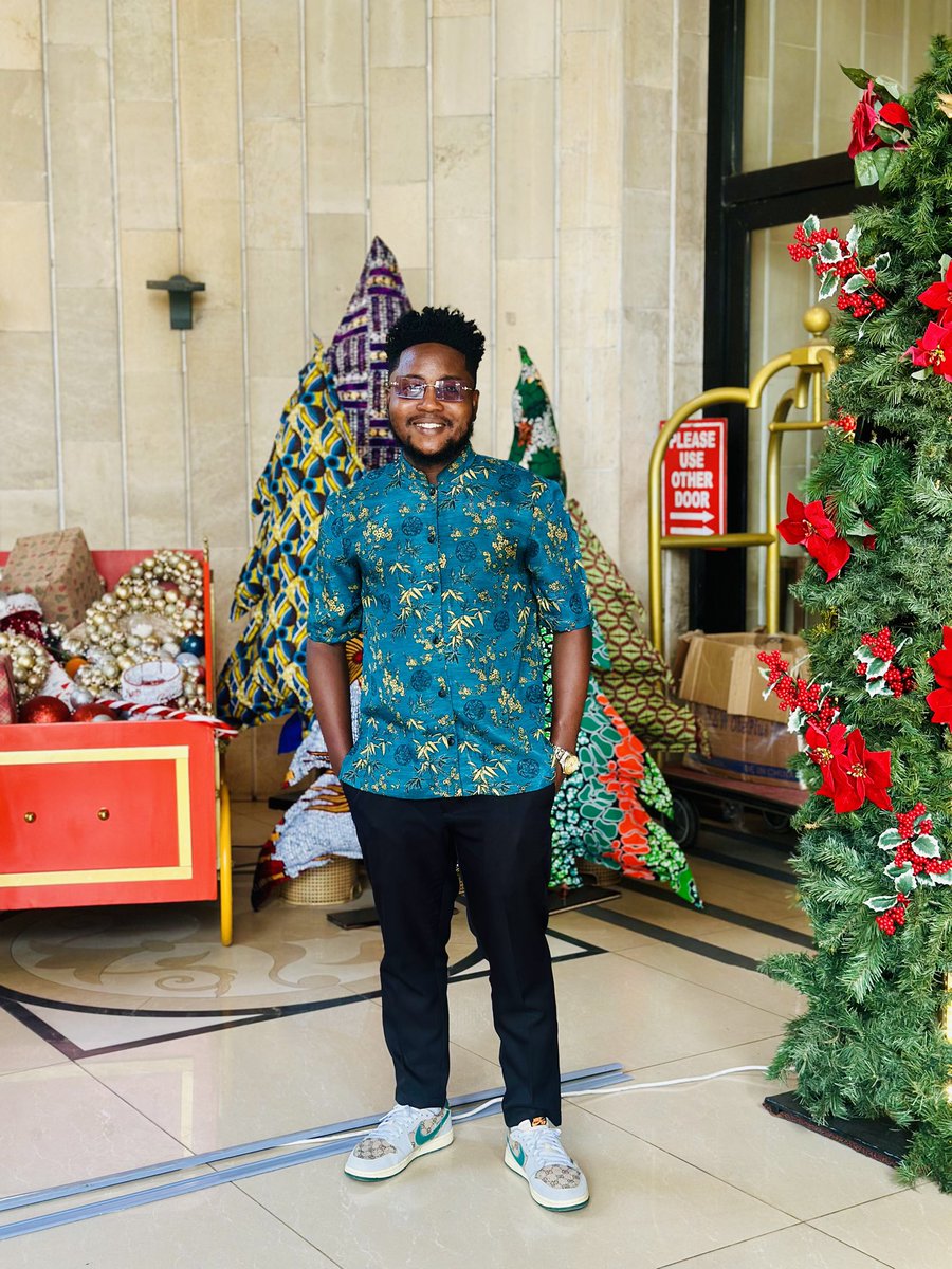 NathanGbelee's tweet photo. Compliments of the season ❄️ 🎄 🎅 🎁 https://t.co/g7GWwEqaqq