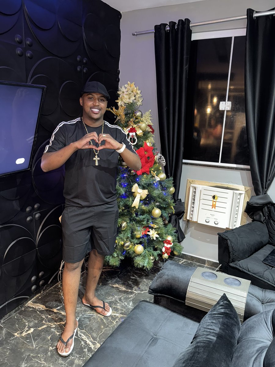 QueridoModesto's tweet photo. FELIZ ANOS SQUIVEM! ❤️🎄🍀✨ https://t.co/Iy8FRTmP2q