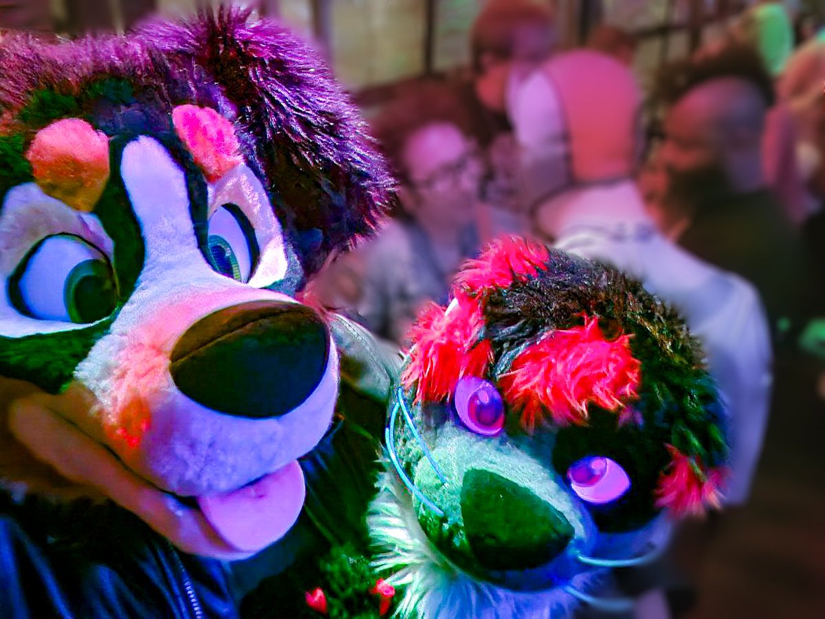 It was a great time meeting you <a href="/WolfTheOtter/">Wulf ʕ•ᴥ•ʔ 🔜 LVFC FWA</a>. Sorry it was so short, but I'm glad to meet you nonetheless

#FursuitsFriday