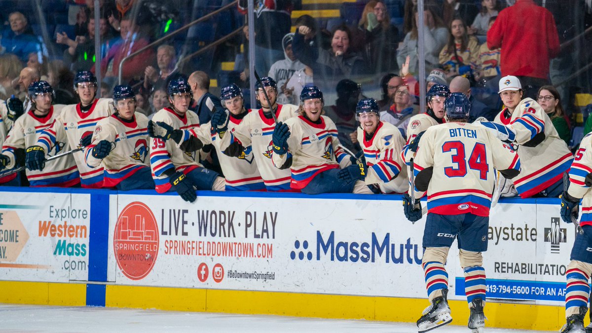 ThunderbirdsAHL's tweet photo. bench reaction from sam's goal 😀 https://t.co/vXs3oqX8aZ