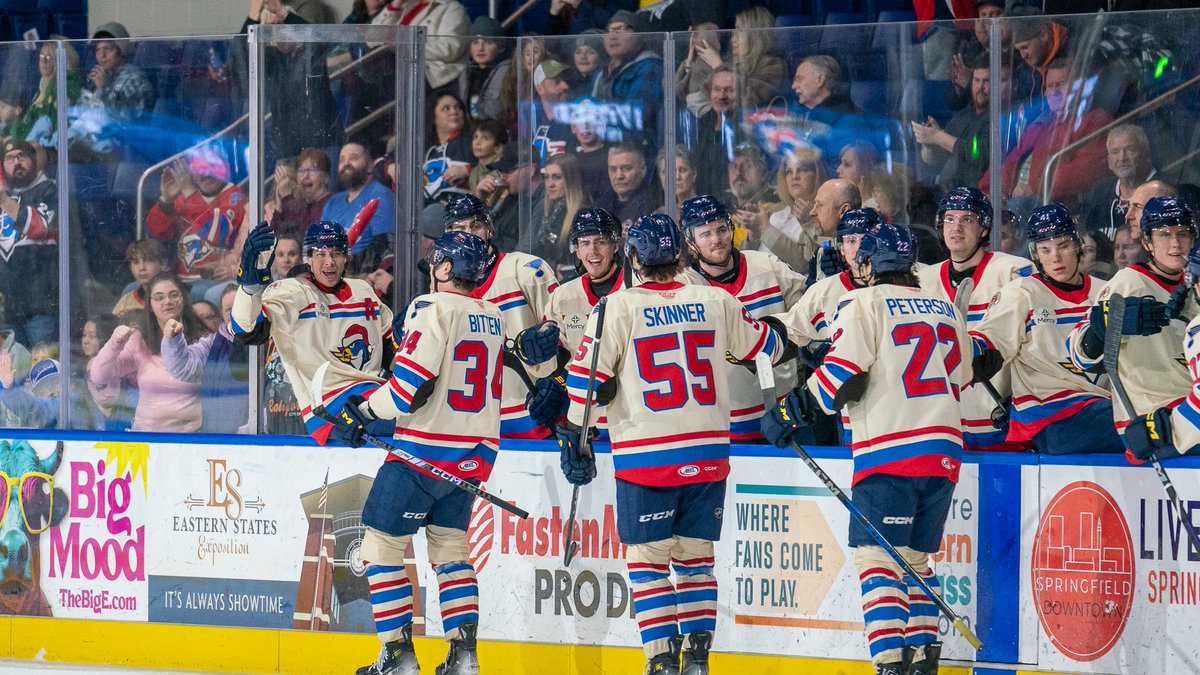 ThunderbirdsAHL's tweet photo. bench reaction from sam's goal 😀 https://t.co/vXs3oqX8aZ