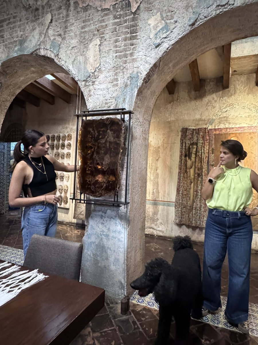 AdrianaTorSa's tweet photo. Honrada de visitar el estudio del maestro Rafael Cauduro, un referente del arte mexicano. Su legado sigue inspirando con su genialidad y visión. Gracias Liliana, @elena.cauduro y @estudiocauduro por compartir este espacio único. 🌟🇲🇽 #ArteMexicano #RafaelCauduro https://t.co/1bcxHF4x15