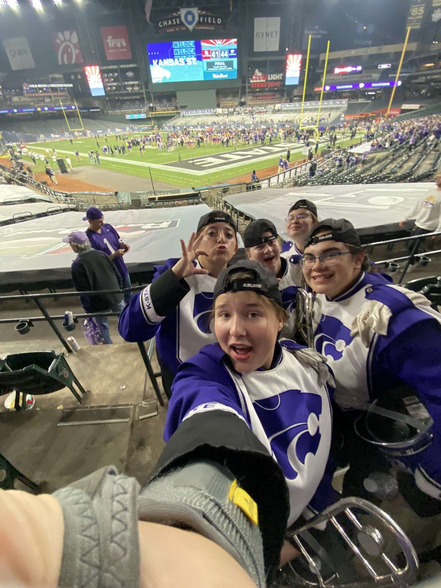 y_alln's tweet photo. A K-State win and some pizza in Albuquerque https://t.co/LXdQjR9dbO