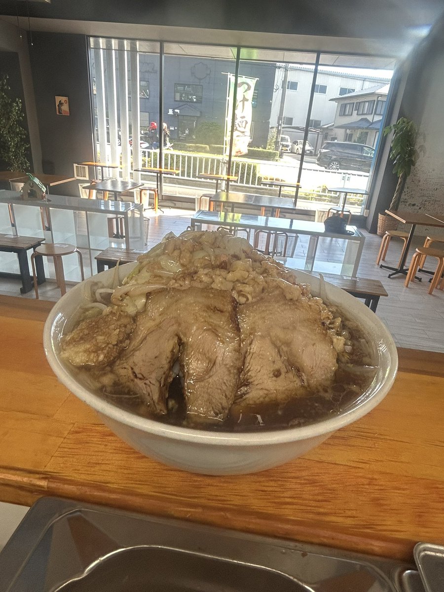 夢の一歩 鳥栖本店 (@ywk_chuka) on Twitter photo おはようございます!!
今年の営業も残り2日
みなさん当店のラーメンは食べ納めしましたか??
してない方はぜひ食べに来てください!
今日は昼夜営業です!
営業時間
11時〜14時
18時〜21時 おはようございます!!
今年の営業も残り2日
みなさん当店のラーメンは食べ納めしましたか??
してない方はぜひ食べに来てください!
今日は昼夜営業です!
営業時間
11時〜14時
18時〜21時