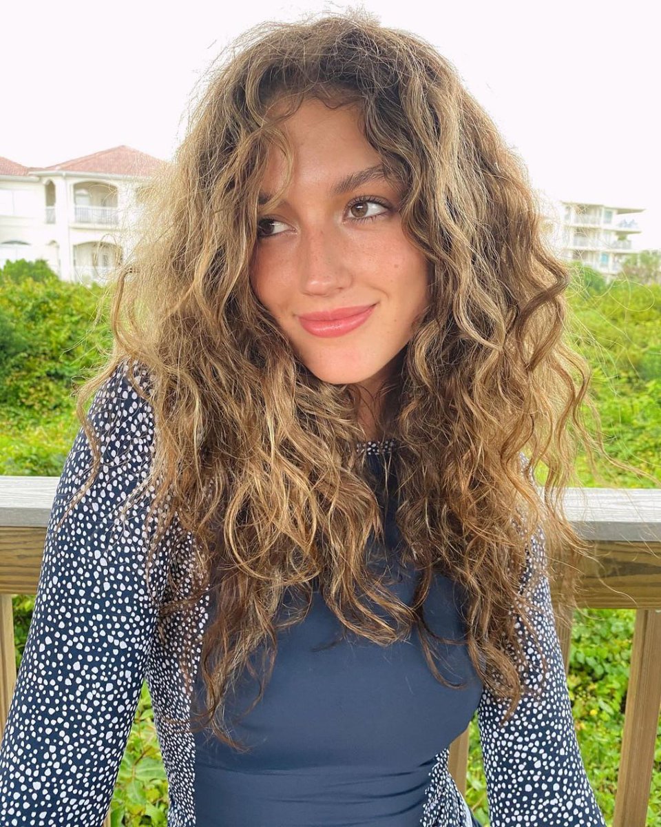 Messy hair, don't care 🌿Sometimes it's best to savor the simple moments, feel the sea breeze, and still look confident in your own skin.. 🌊 #naturalbeauties  #beachvibes  #CarefreeMom